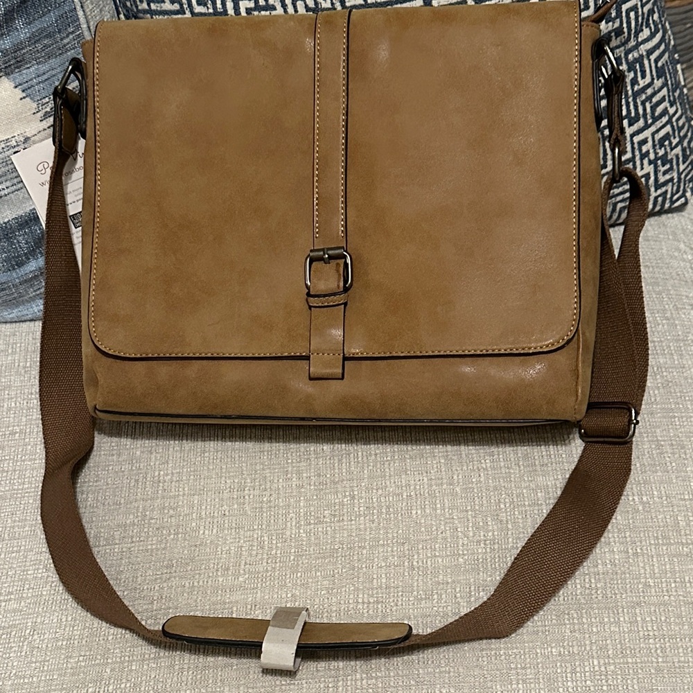 Classic Tan Leather WINE crossbody Messenger Bag!